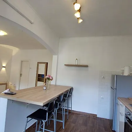 Sally Apartman *